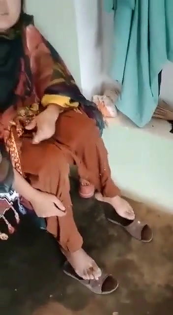 Pakistani mature girl paid to expose her assets