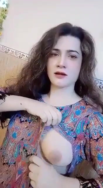 Sexy Desi eunuch shows her boobs