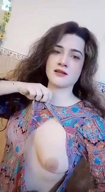 Sexy Desi eunuch shows her boobs