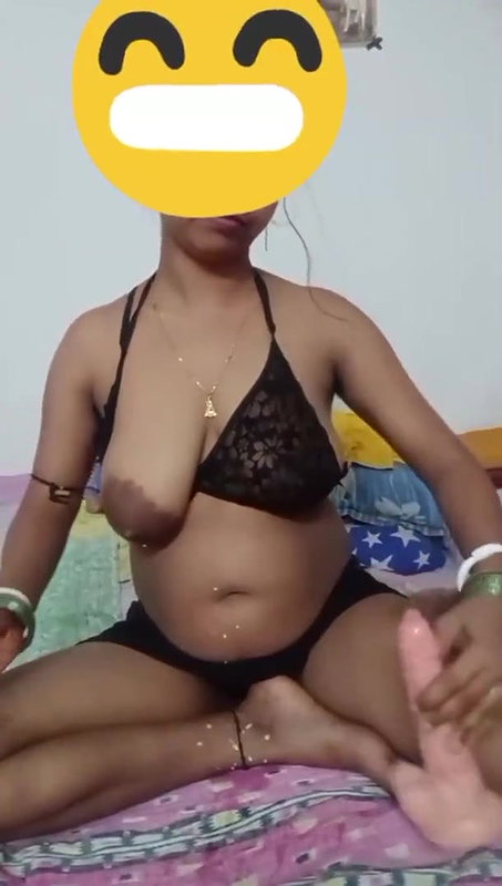 Bengali housewife milking her big boobs on cam