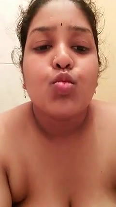 big boob Bhabhi showing her big pussy