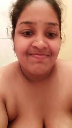 big boob Bhabhi showing her big pussy