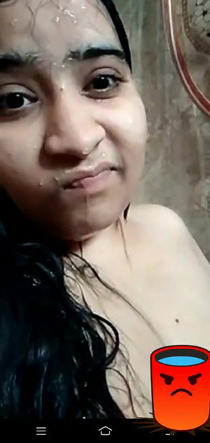Indian girl showing boobs while bathing nude