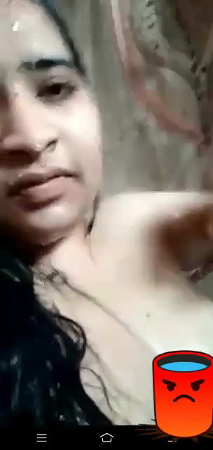 Indian girl showing boobs while bathing nude