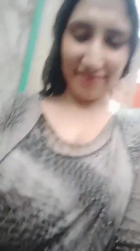 beautiful Pakistani Pathan girl showing boobs