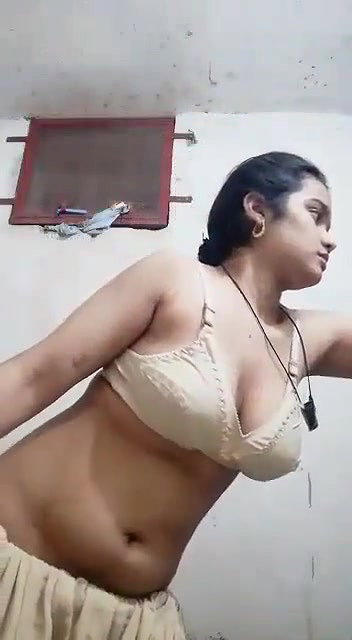 big boob young girl getting nude on cam