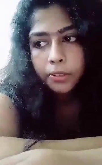 big ass Indian lady showing her naked beauty