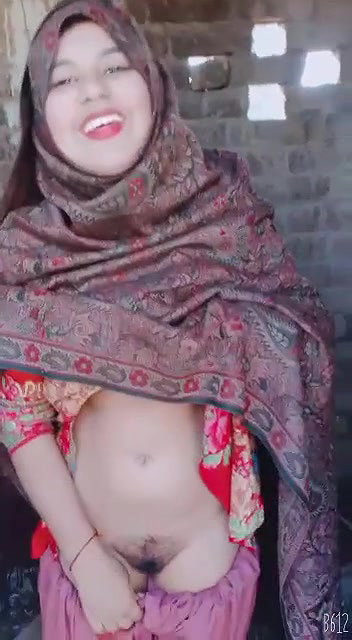 Hijabi Pakistani girl showing boobs and pussy