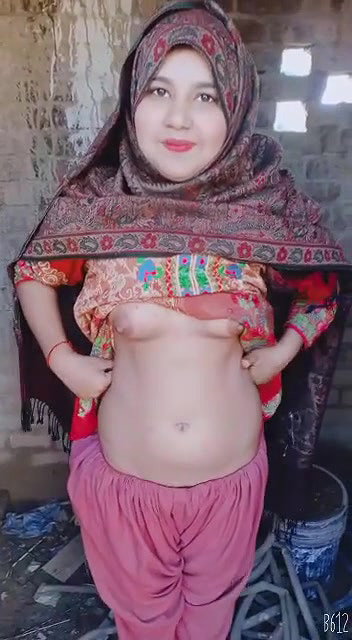 Hijabi Pakistani girl showing boobs and pussy