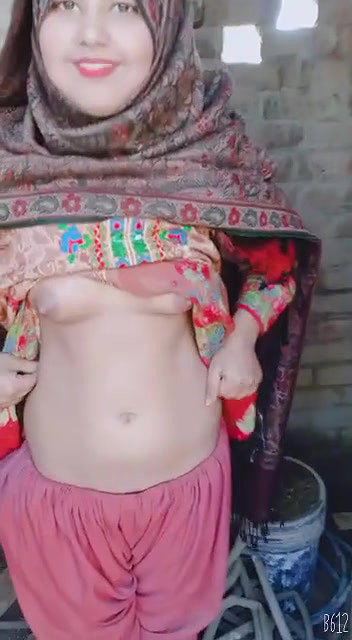 Hijabi Pakistani girl showing boobs and pussy