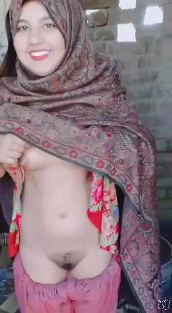 Hijabi Pakistani girl showing boobs and pussy