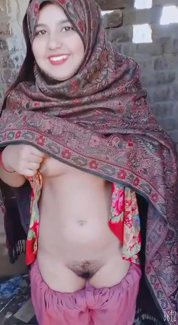 Hijabi Pakistani girl showing boobs and pussy