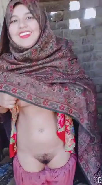 Hijabi Pakistani girl showing boobs and pussy