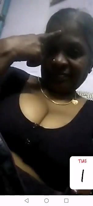 mature Indian aunty showing boobs on video call
