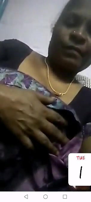 mature Indian aunty showing boobs on video call