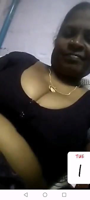 mature Indian aunty showing boobs on video call