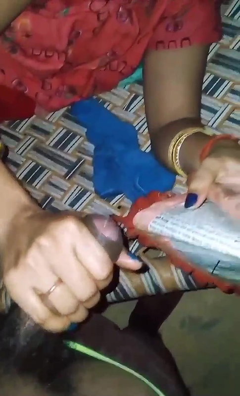 Desi housewife giving handjob lying on cot
