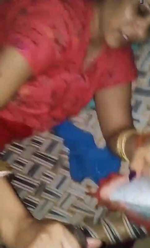 Desi housewife giving handjob lying on cot