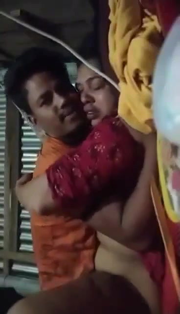 Mature Desi Bhabhi sex with younger Devar