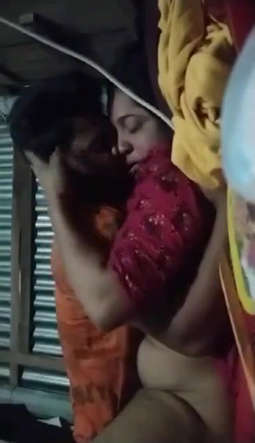 Mature Desi Bhabhi sex with younger Devar