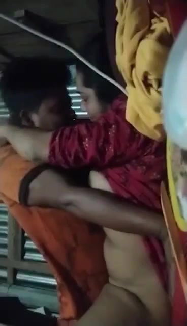 Mature Desi Bhabhi sex with younger Devar