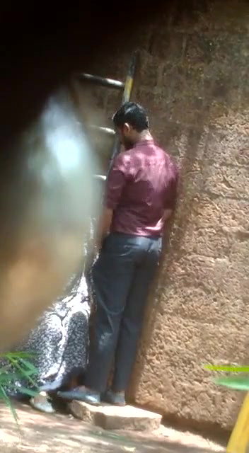desparate Indian girl caught giving blowjob outdoors on cam