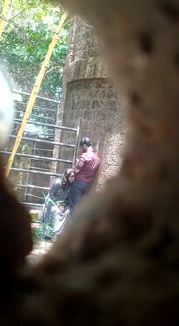 desparate Indian girl caught giving blowjob outdoors on cam