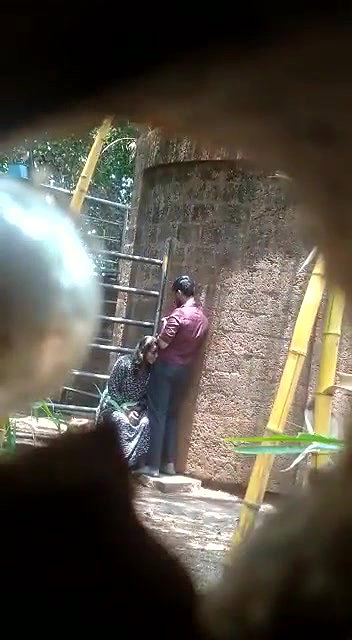 desparate Indian girl caught giving blowjob outdoors on cam