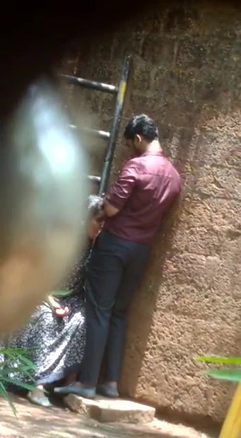desparate Indian girl caught giving blowjob outdoors on cam