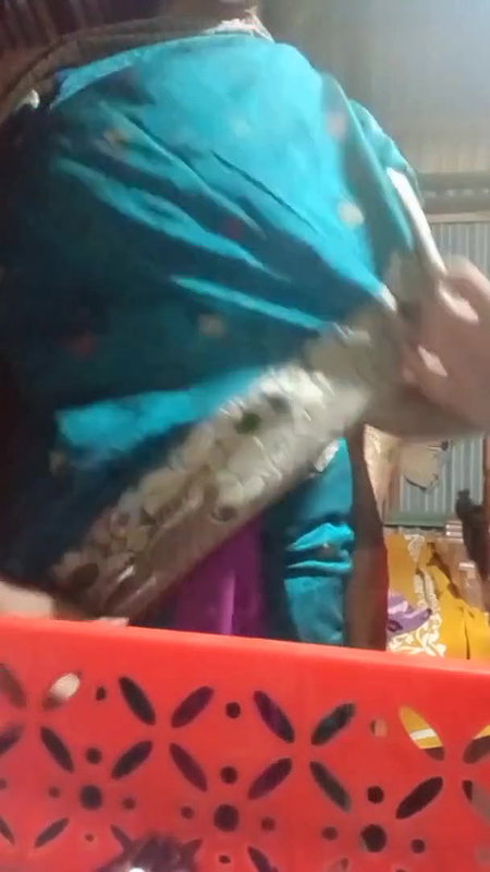 chubby Bengali girl fingering her plumppussy
