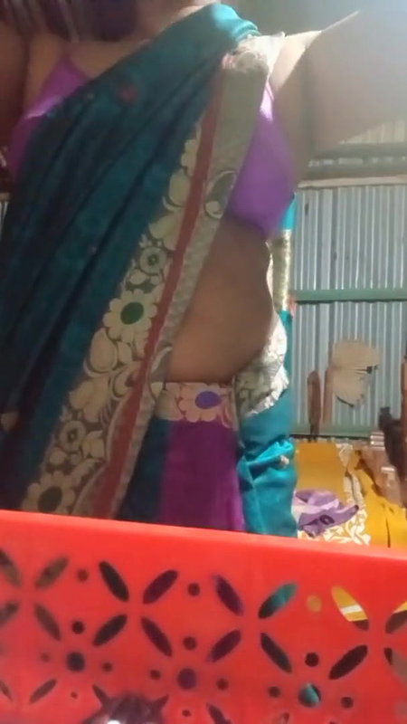 chubby Bengali girl fingering her plumppussy