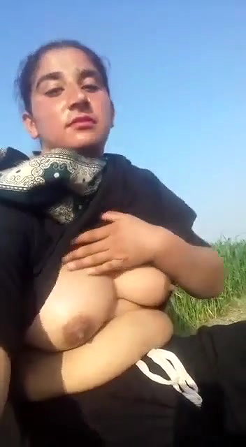 chubby Pathani Bhabhi showing boobs and pussy outdoors