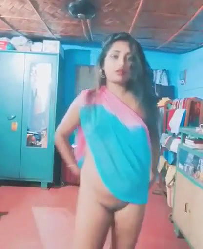 Desi girl pumping her bosoms and fingering pussy hard