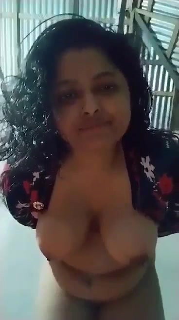 Big boob unsatisfied Bhabi showing for lover