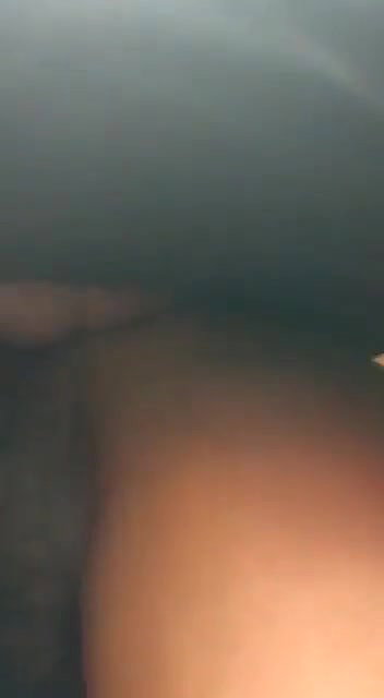Desi lovers quick fucking session inside car