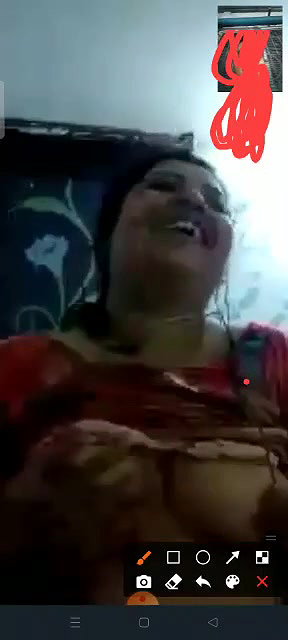 Married Bhabhi showing boobs to BF on video call