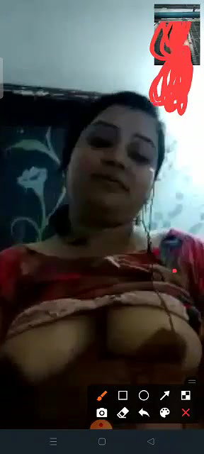 Married Bhabhi showing boobs to BF on video call