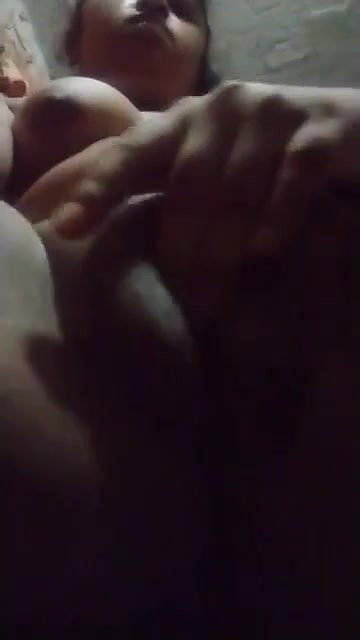 Bangladeshi girl masturbating her fat plump pussy