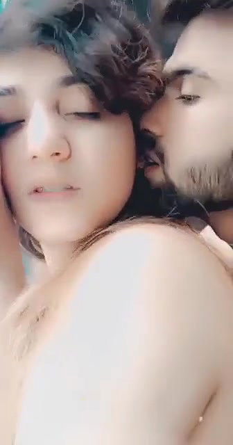 Hot Indian lovers standing sex MMS