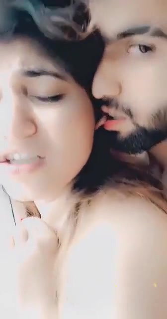 Hot Indian lovers standing sex MMS