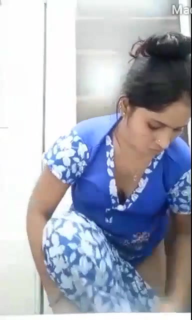 Big ass Bhabhi making dress changing video