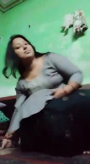 Desi fatty girl showing her sexy pussy for lover