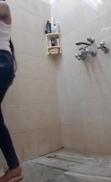 Cute Indian girl shows her boobs and pussy