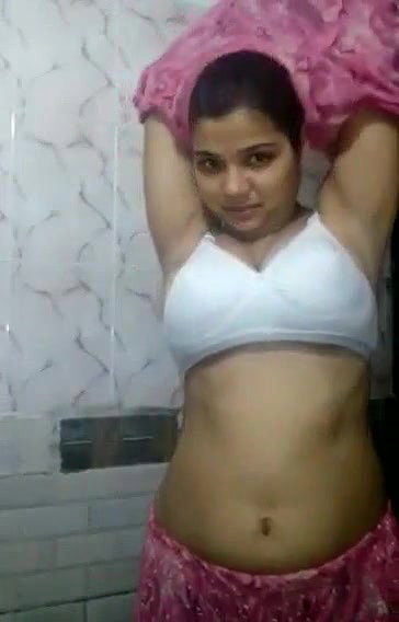 Desi Bhabhi showing her naked beauty in bathroom