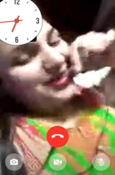 Beautiful Pakistani houseife showing pussy on video call