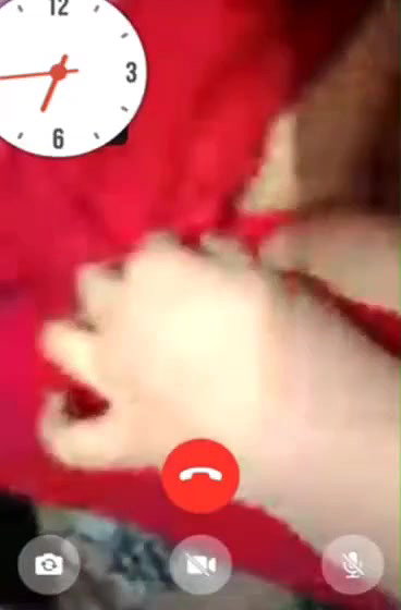 Beautiful Pakistani houseife showing pussy on video call