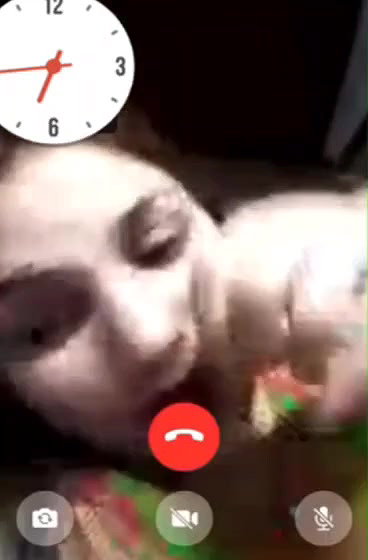 Beautiful Pakistani houseife showing pussy on video call
