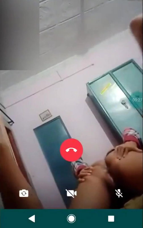 Pakistani girl showing her ass hole on video call