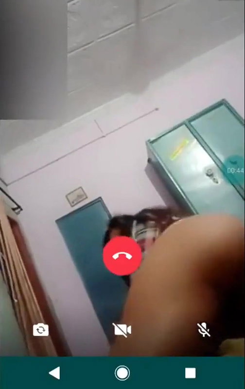 Pakistani girl showing her ass hole on video call
