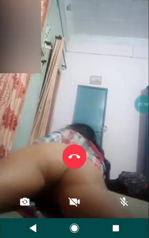 Pakistani girl showing her ass hole on video call